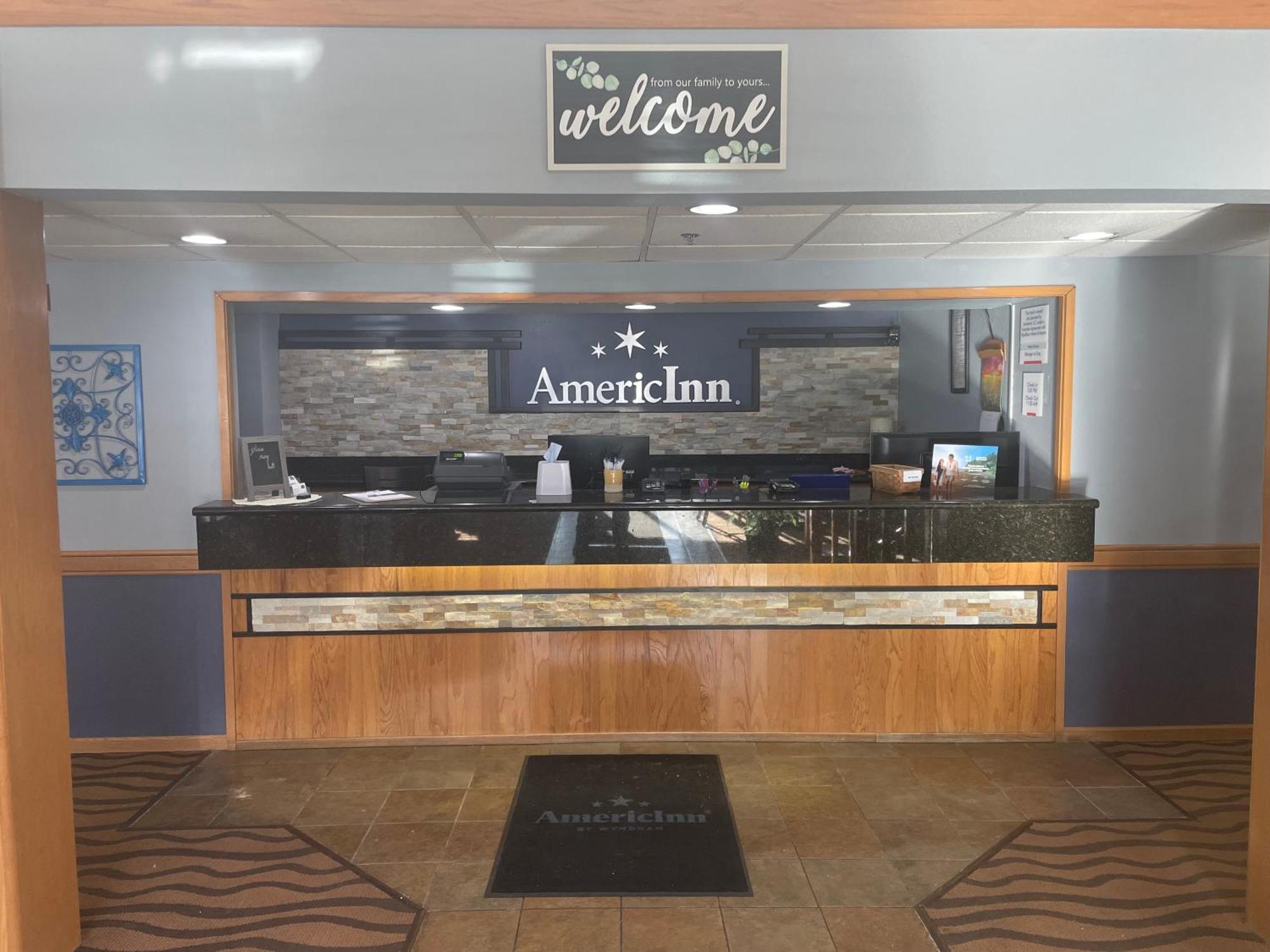 Americinn By Wyndham Hartford Wi Exterior foto